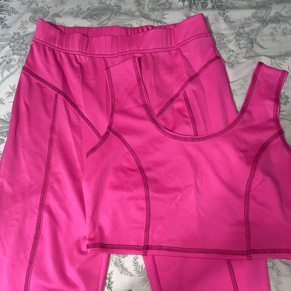 PINK TWO PIECE SPORTS LEGGINGS WITH TOP - Picture 2 of 3